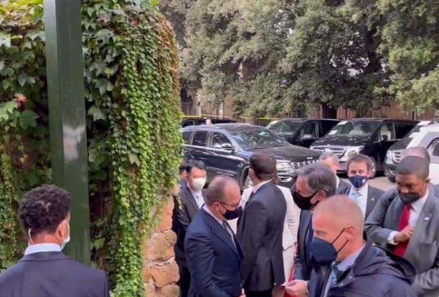 中美罗马会谈，王毅对阵布林肯，3个细节值得玩味