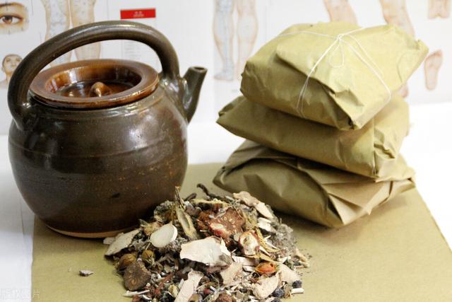 古代药方才几味药，现在中药往往是十几味？是中医退步了吗？