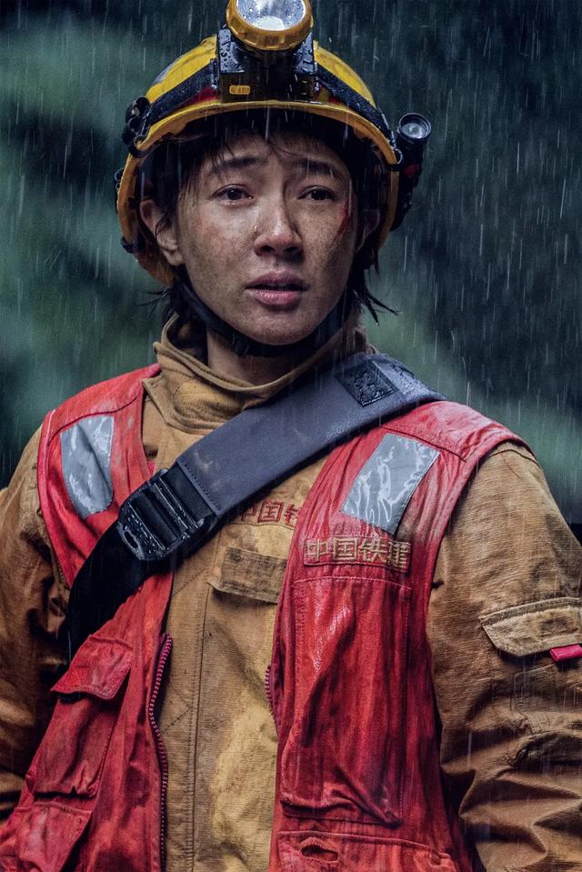 上映2天拿下市场票房第一？朱一龙新片确实让国产片提了口“气”