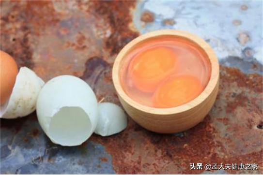 鸡蛋、鸭蛋、鹅蛋哪个更有营养？为什么鹅蛋更大，却不受欢迎？