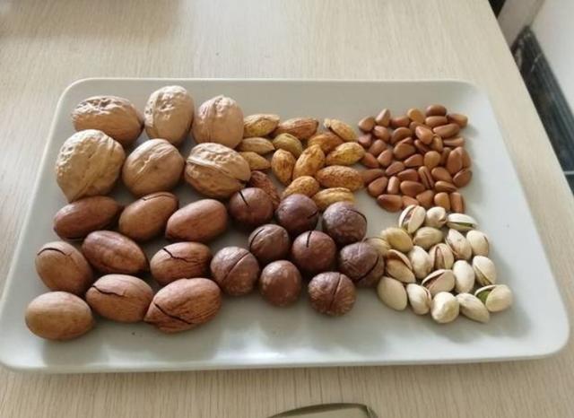 年过50岁会“断崖式”衰老？提醒：5种食物可以多吃，越老越要补