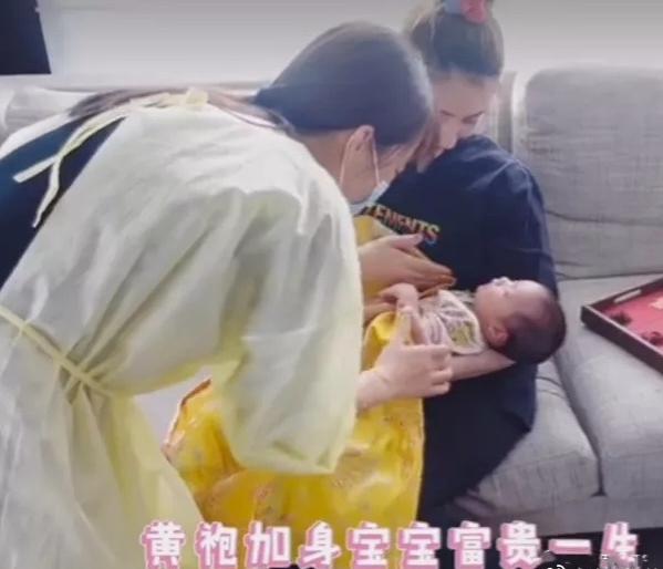 母乳多到孩子吃不完做乳皂！麦迪娜月子坐42天，期间练瑜伽塑形