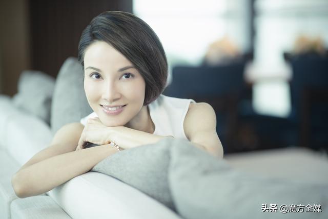 郑雪儿:郑雪儿拍宣传片再现动人美貌 大方分享“不老的秘密”