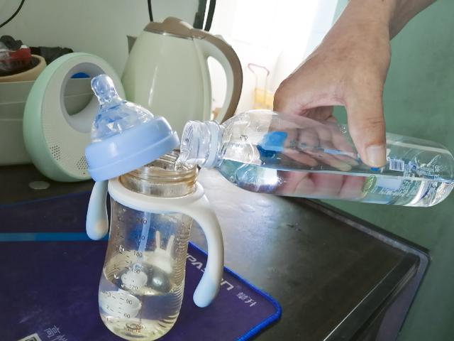 健康生活，少不了天外天天然碱性矿泉水