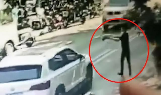 武汉枪击案：不得不问，在中国，这枪从哪冒来的？