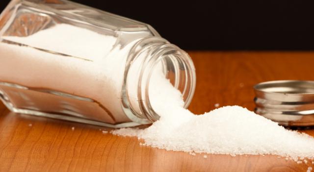 60岁骨质疏松，怎么补都没用？医生：罪魁祸首是食盐