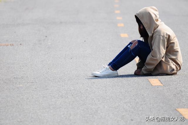 剖腹产一年半就偷偷厕所产子，虐打后丢垃圾桶，判四年细思极恐