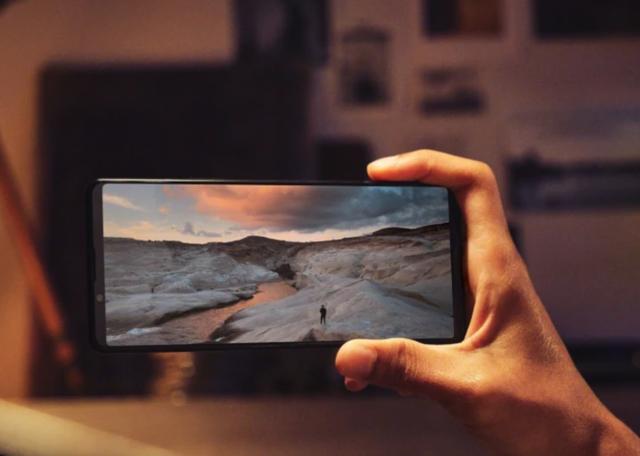 索尼5400mAh旗舰爆发，5000万蔡司+4K分辨率+80倍变焦，年底上线