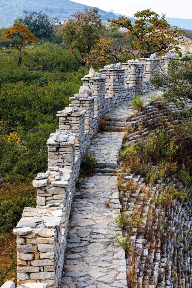 靈巖寺彩塑羅漢(攝影/陳銦)泰山北麓的靈巖寺列中國四大名剎之首來源