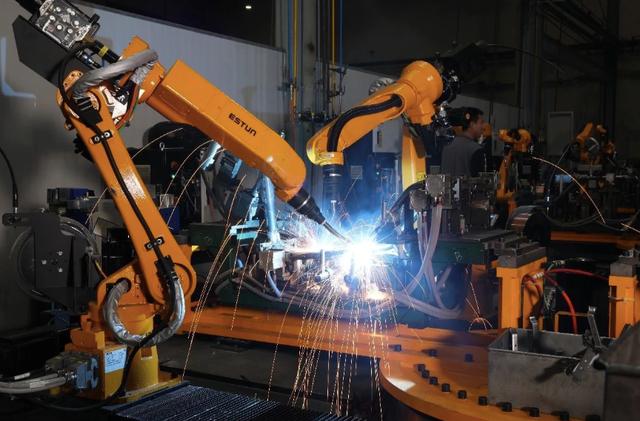 绿源推出2款豪华电动车，配9.2寸悬浮仪表，120公里持久续航