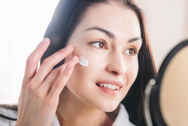 脸上皱纹多不能吃盐吗？建议：若想皱纹减少，尽量少吃3种食物