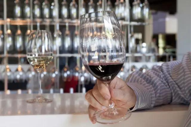红酒  度数，葡萄酒品鉴入门：酒精度和品质究竟有什么关系