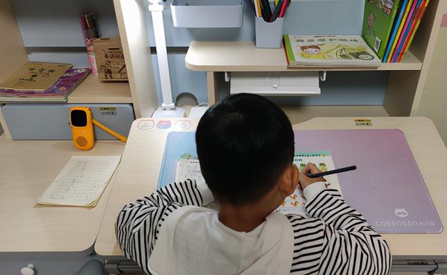 COBENSON科贝森儿童学习桌椅：安全可调节，给孩子带来好学习习惯