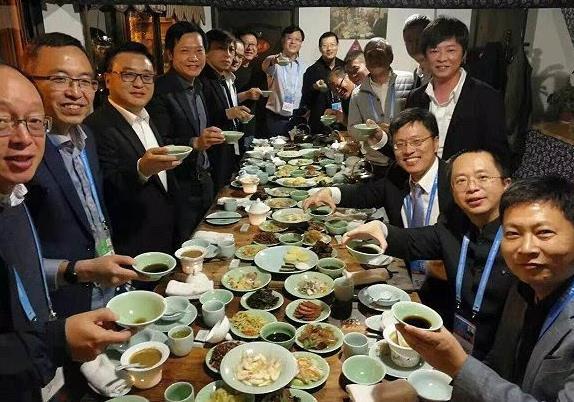 互联网大佬宣布养猪，一头猪被拍出27万元，丁磊为什么会选择养猪