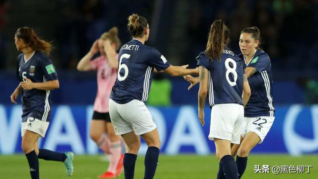 0-3到3-3！女足世界杯奇迹一幕：第94分钟压哨绝平，反送对手出局