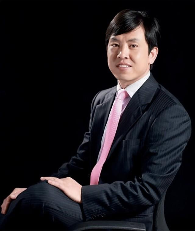 马秀慧：20岁为爱私奔，怀孕催债被羞辱，靠卖灯具起家后赚190亿