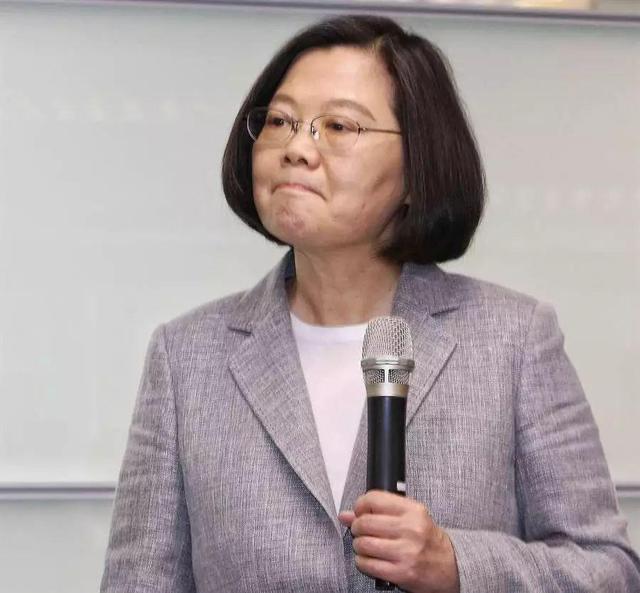 玩火自焚！9月15日，台湾传来3条消息，蔡英文迈出危险一步