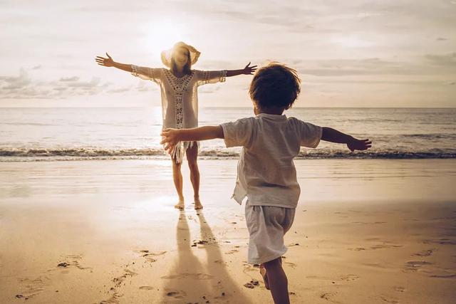 10岁女孩产子，成“最年轻妈妈”！家人：不知道她怀孕了