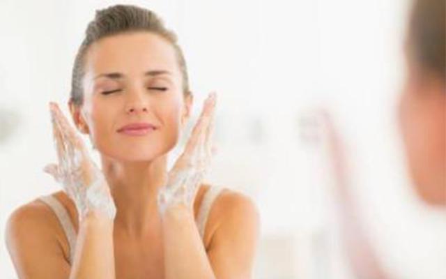 长期用白醋洗脸有副作用吗（白醋洗脸可以美白是真的吗）