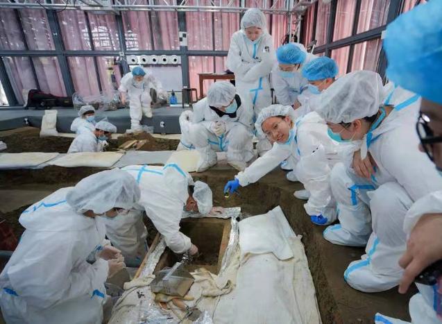 三星堆考古90后担主力因为这6个字四川大学考古专业学生火了央视主持