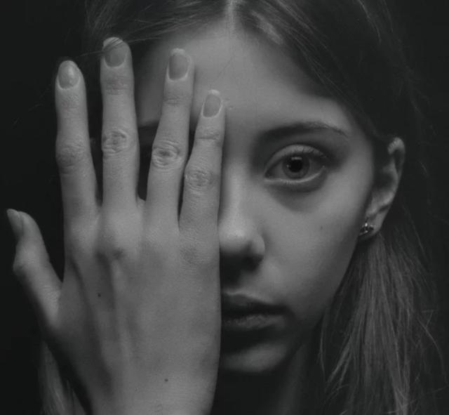 为什么孩子在学校受的委屈不跟家长说？孩子的“不说”，是在呼救