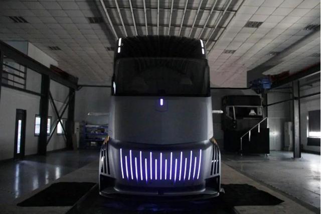 不服不行！吉利远程星潮重卡曝光，沃尔沃重卡只是小儿科？