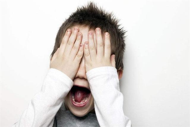 孩子自来熟，不见得是好事，做好三件事，让孩子的性格更受欢迎