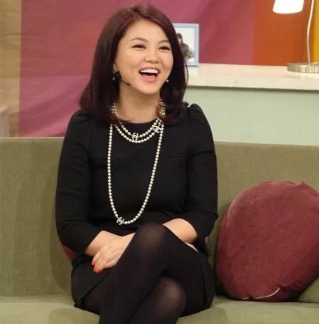 李湘简介:“湖南一姐”李湘，也走到了今天，她可曾后悔