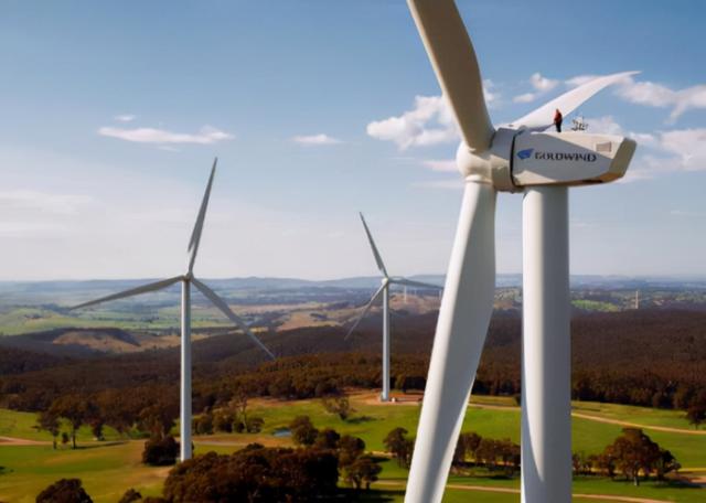 风电、光伏抢占市场风口！2021年业绩增幅超100%的概念股出炉