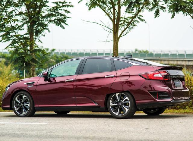 本田首款氢能源汽车，车长5米轴距2米7，充氢3分钟续航750km