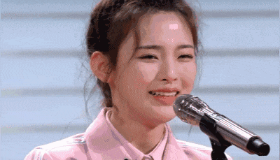 杨超越辟谣恋情:恋情曝光和男友同居被扒，她清纯人设崩了