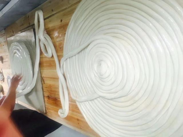 家乡湖北麻城的手工油面(麻城油面的正宗做法)_手工miao