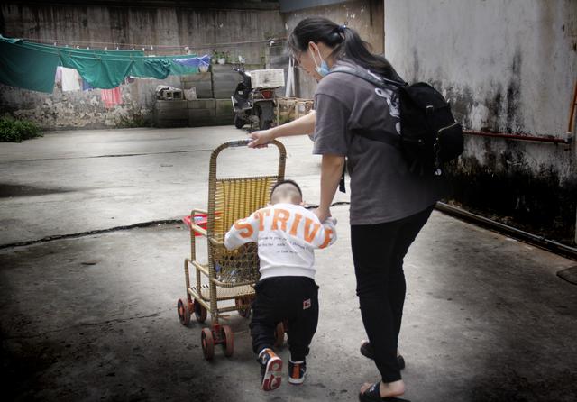 男婴出生后哭闹不止，妈妈没放在心上，直到半岁才发现已酿下悲剧