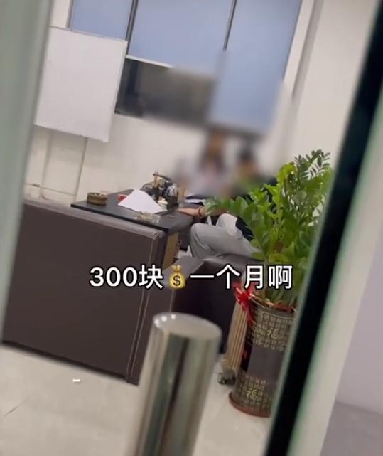 广东两父女因大学生活费吵架，女儿嫌1000元太少：不用耍朋友吗？