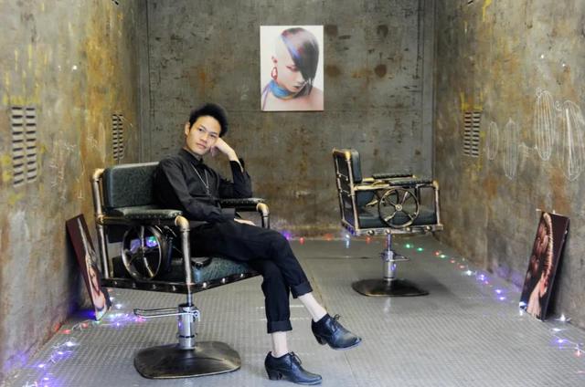 2006年，11岁少年创“杀马特家族”，两次退出后创业为自己正名