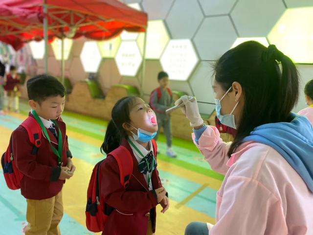 金水一幼中、大班开学第一天掠影