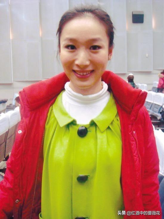 演员黄杨:四登春晚舞台，新娘大学生郭子老婆全演了，她却依旧不温不火