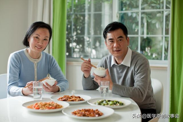 远离大肠癌，请记住，吃饭两不要，晚上两坚持，肠道才会更好