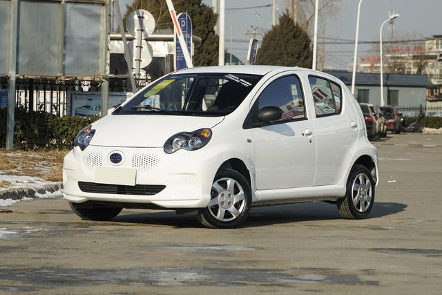 5.99万起上绿牌，续航305km带快充，比亚迪E1为何卖不动？