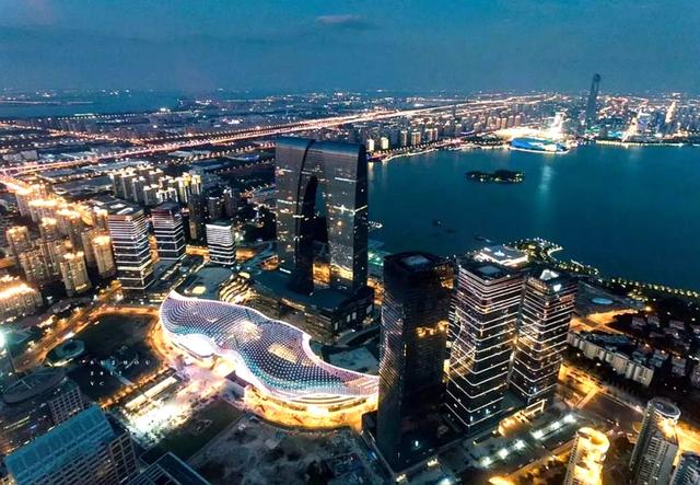 南京、成都、重庆、武汉和杭州，谁才是我国综合实力第五城？