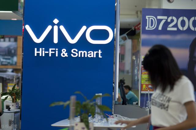 美国品牌apple成为了今年双十一最大赢家，京东和天猫双破百