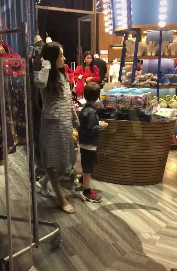 霍思燕怀孕:霍思燕哭诉没办婚礼，杜江瞬间红了眼眶，怀孕8个月时才领证？
