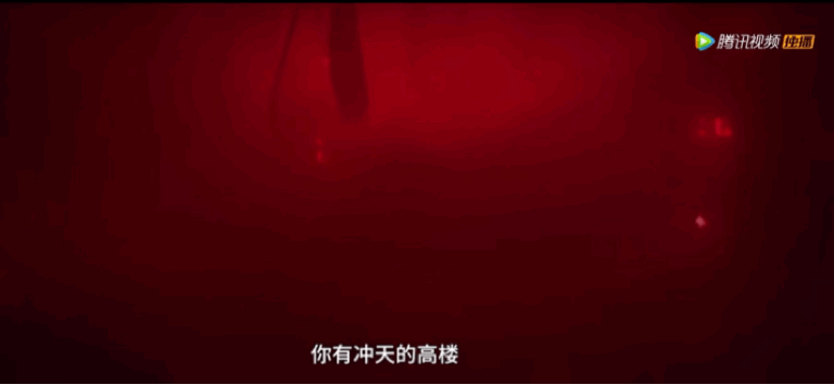 穷街陋巷:又酷又飒的她，是怎么把对手踩在脚下的