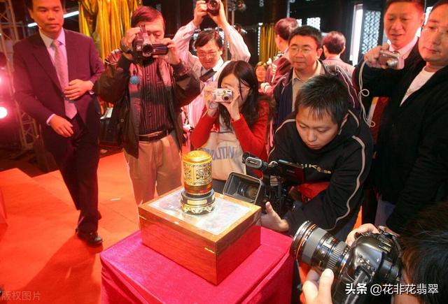 正宗大红袍茶叶价格多少钱一斤（茶王大红袍一斤价值500万元）