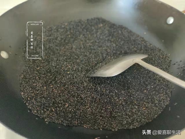 秋季，该吃的不是核桃而是它，钙含量极高，炒一炒嚼着吃真的好香