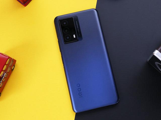 性价比不输小米，可却很少有人提起，这三款手机太憋屈了