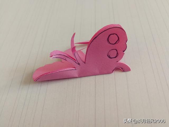 幼儿手工，用一张正方形纸剪四个蝴蝶，好学又好看