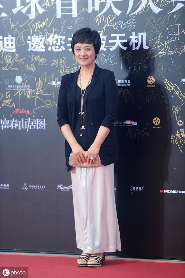 张国立的老婆:张国立的妻子——邓婕美照