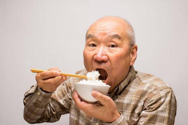 迈入老年阶段的人群，养生要以“慢”为主，平时牢记7不急