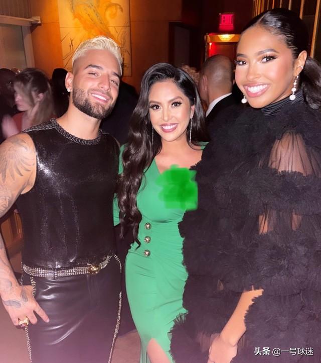 瓦妮莎牽著娜塔莉亞出席活動 看起來像姐妹花 生活越來越豐富 Kks資訊網